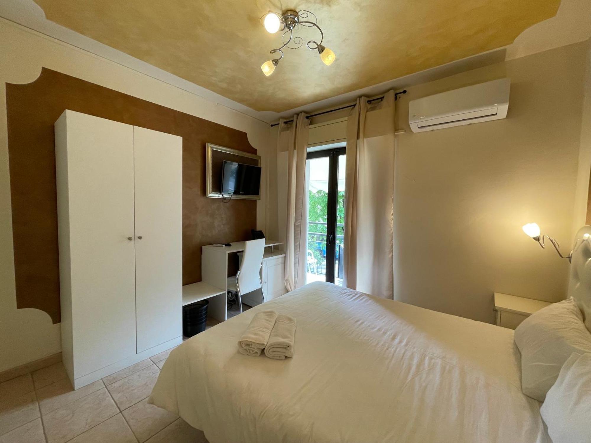 Hotel Central Giacomini Сало Экстерьер фото