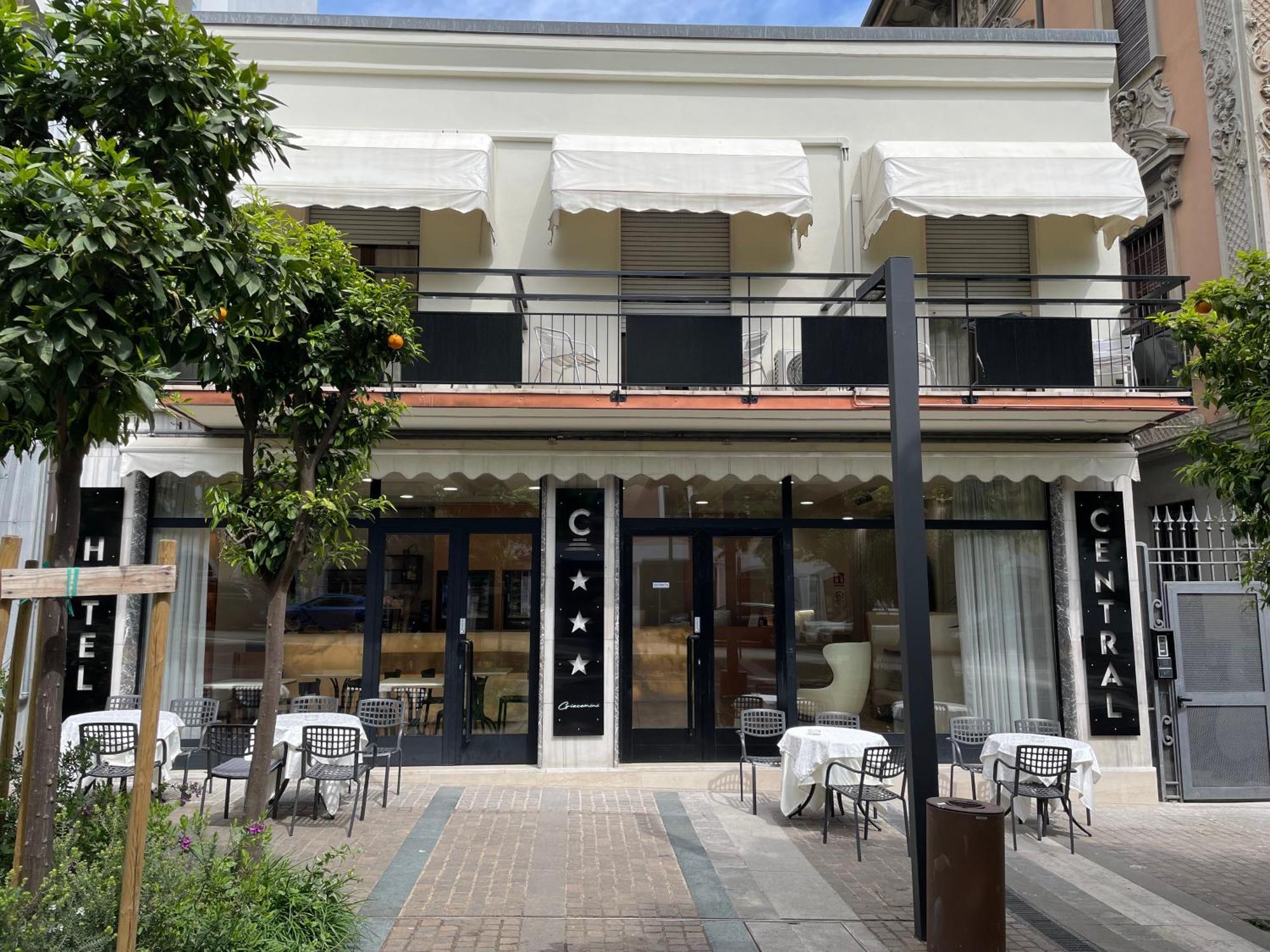 Hotel Central Giacomini Сало Экстерьер фото