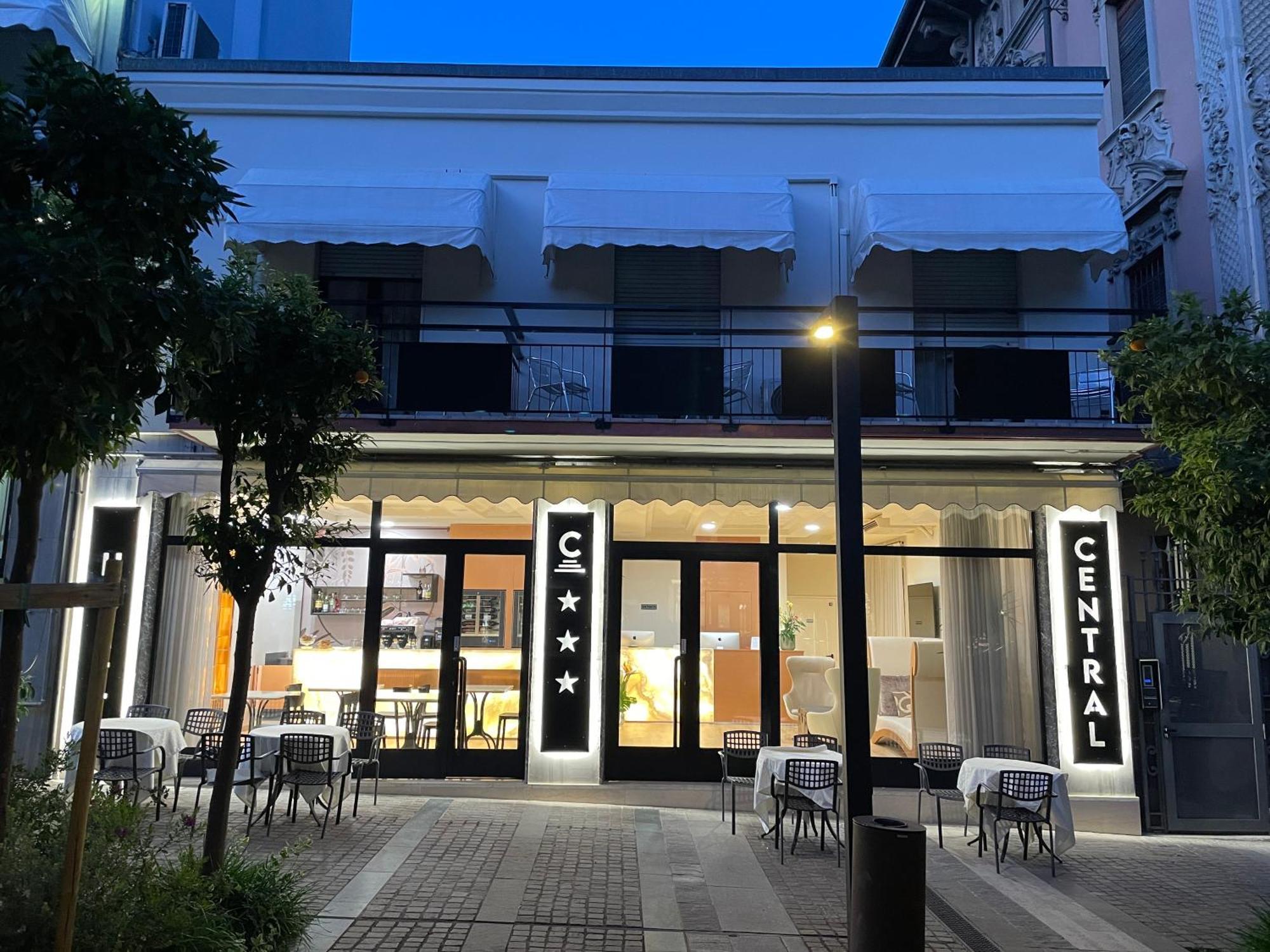Hotel Central Giacomini Сало Экстерьер фото