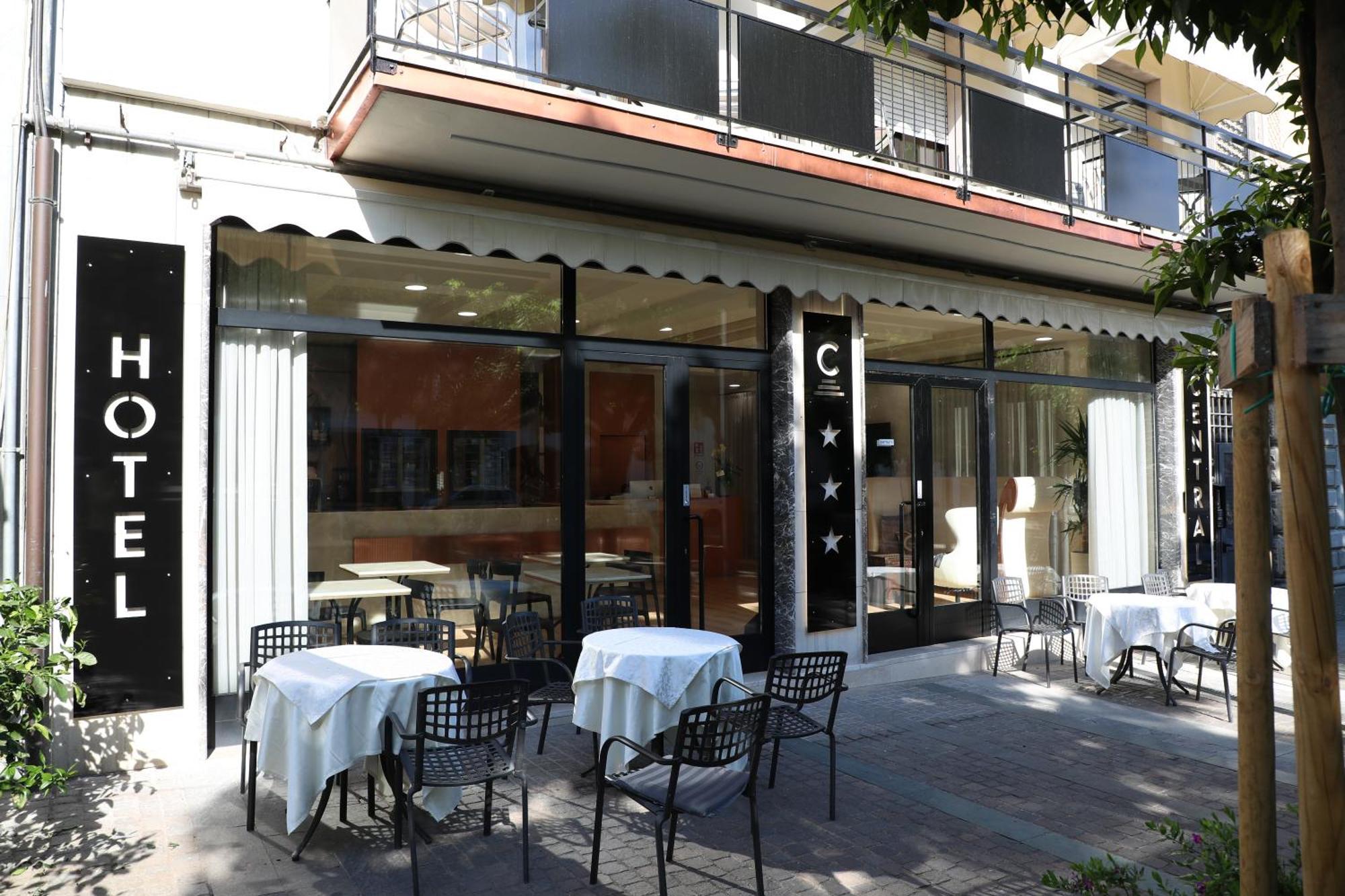 Hotel Central Giacomini Сало Экстерьер фото