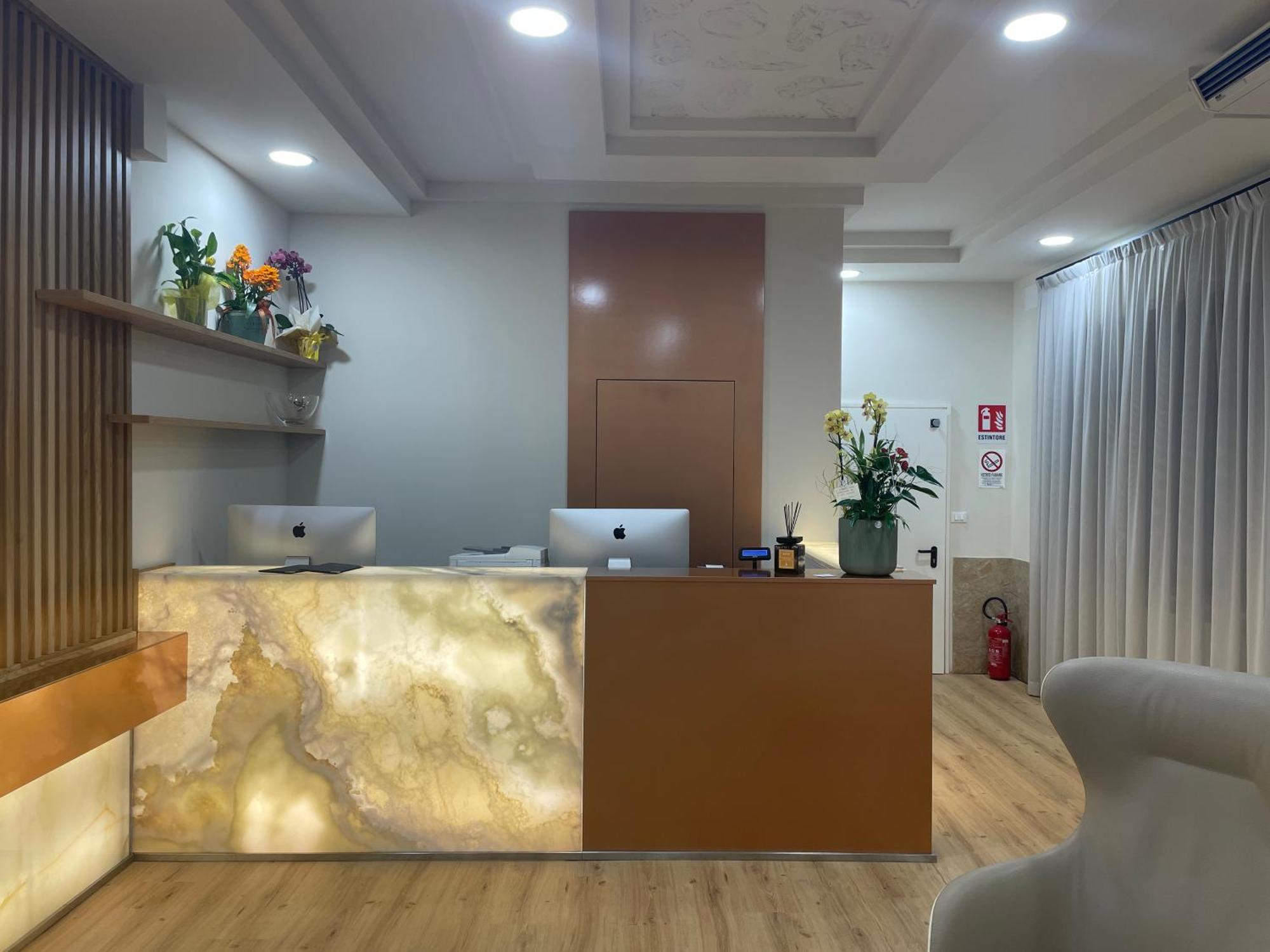 Hotel Central Giacomini Сало Экстерьер фото