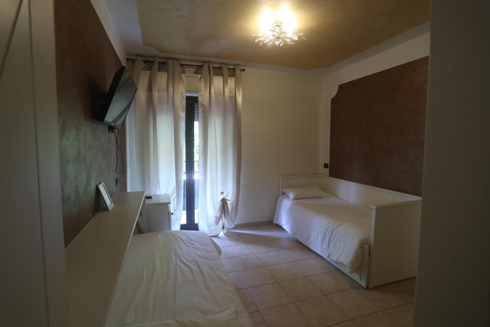 Hotel Central Giacomini Сало Экстерьер фото