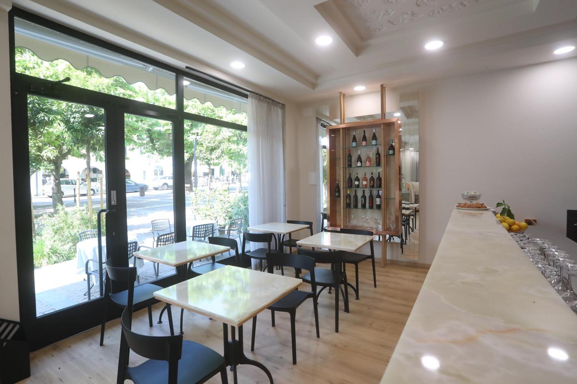 Hotel Central Giacomini Сало Экстерьер фото