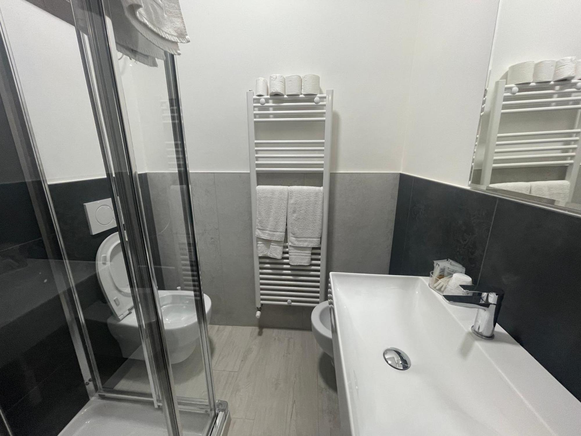 Hotel Central Giacomini Сало Экстерьер фото