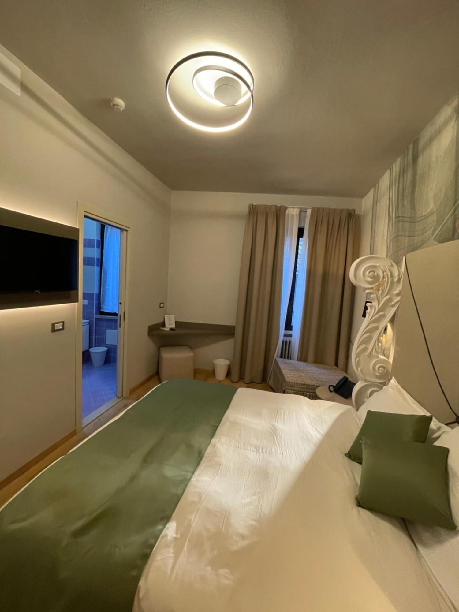 Hotel Central Giacomini Сало Экстерьер фото